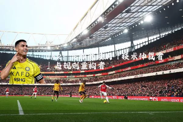 VAR:足球竞技的「技术仲裁者」与规则重构者